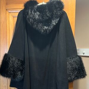 Elegant Black Faux Fur Trimmed Cape